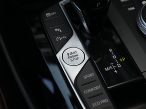 2022xDrive25i M\b п؅^