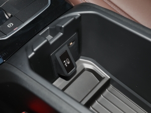 2022xDrive25i M\b п؅^