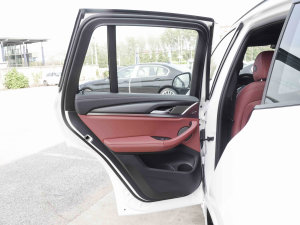 2022Ŀ xDrive30i  Mҹb ܇T