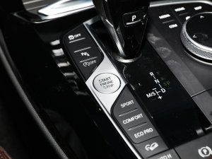 2022Ŀ xDrive25i M\b п؅^