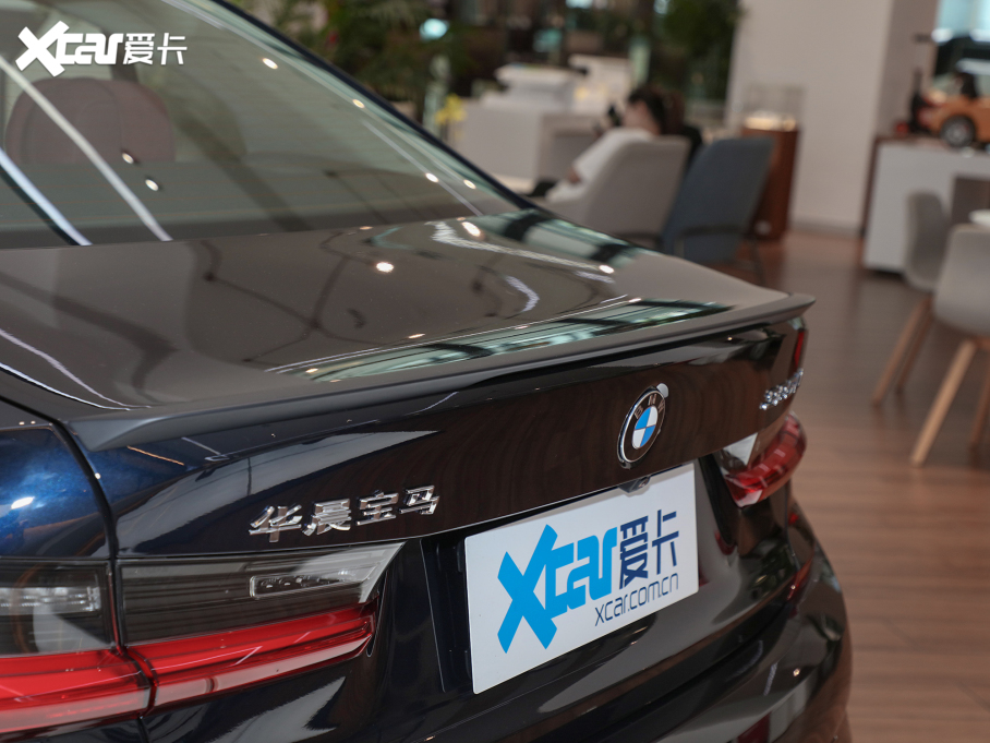 2022R3ϵ 325Li M\b