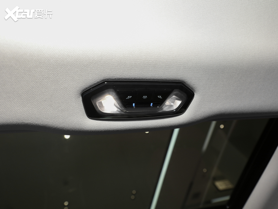 2022R3ϵ 325Li M\b