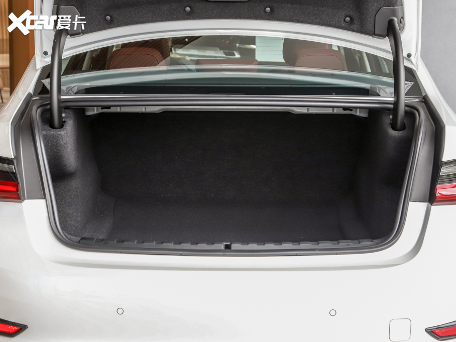 2022��R3ϵ 320i �\�����b