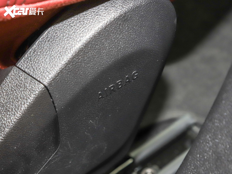 2022��R3ϵ 320i �\�����b