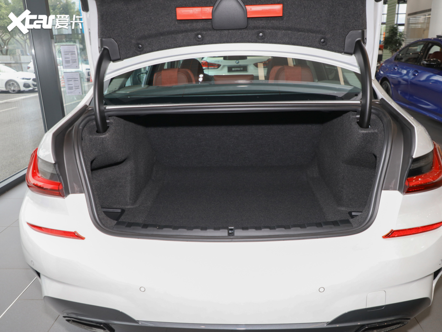 2022R3ϵ 330Li xDriver M\ҹb