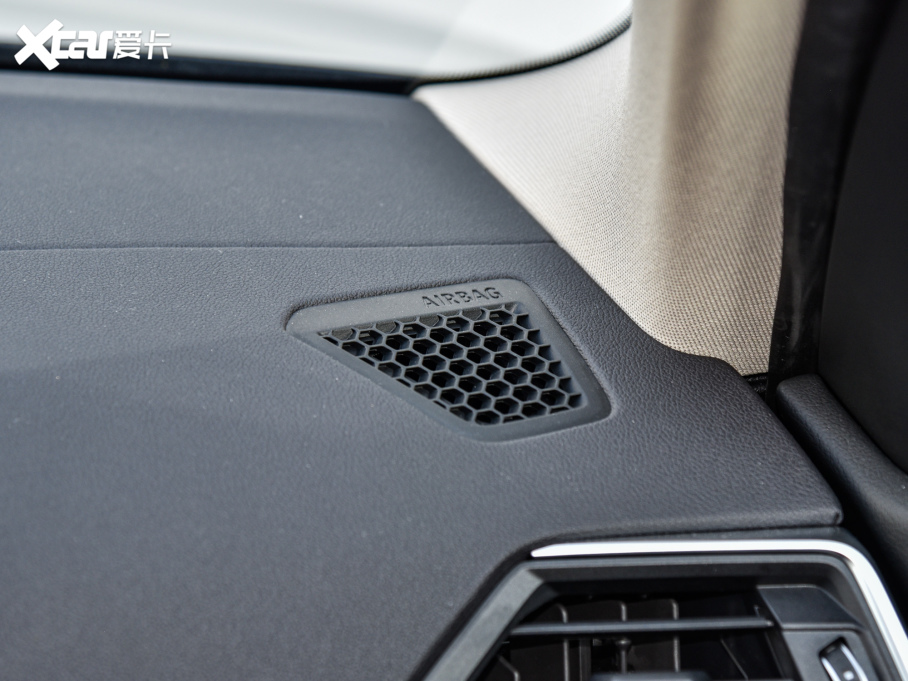 2022��R3ϵ 325Li xDriver M�\�����b