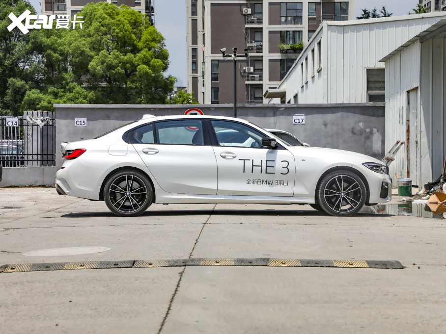 2022R3ϵ Ŀ 330Li xDrive M\ҹb