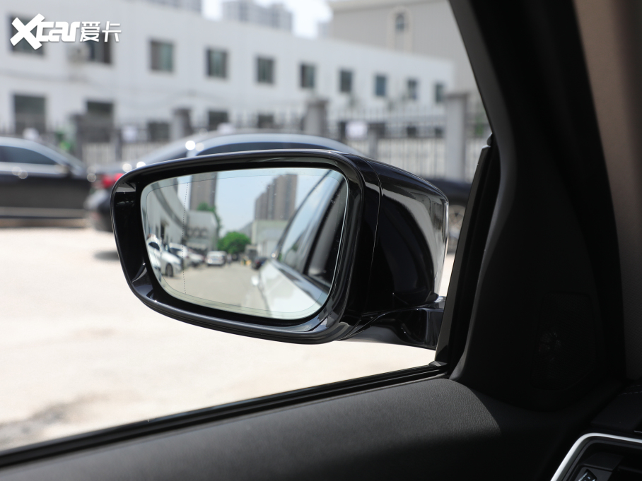 2022R3ϵ Ŀ 330Li xDrive M\ҹb