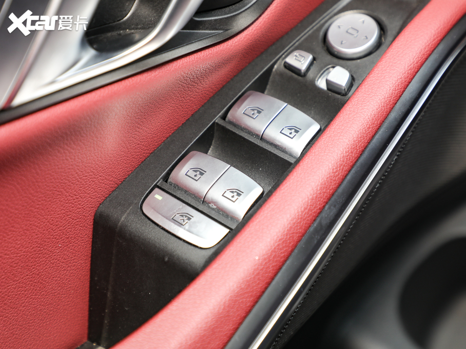 2022R3ϵ Ŀ 330Li xDrive M\ҹb