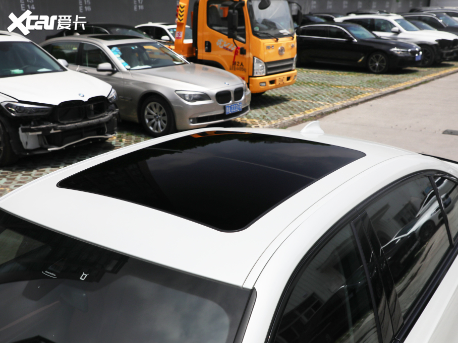 2022R3ϵ Ŀ 330Li xDrive M\ҹb