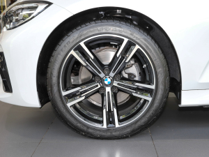 2022Ŀ 325i M\(yn)(dng)b ݆Ȧ