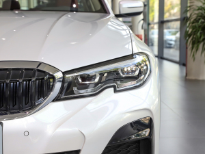 2022Ŀ 325i M\b (ji)^