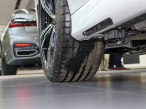 2022Ŀ 325i M\b (ji)^