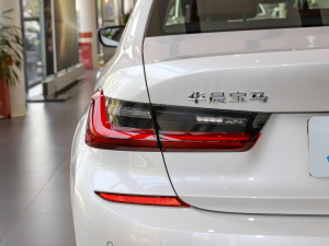 2022Ŀ 325i M\b (ji)^