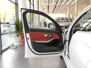 2022Ŀ 325i M\b {λ܇T