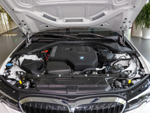 2022Ŀ 325i M\b lәC