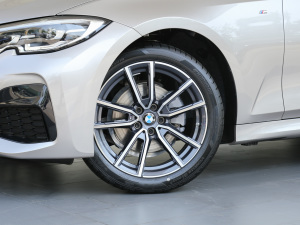 2022Ŀ 325Li M\b ݆Ȧ