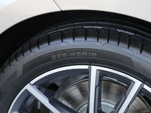 2022Ŀ 325Li M\b ݆̥ߴ