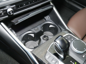 2022Ŀ 325Li M\(yn)(dng)b ǰű