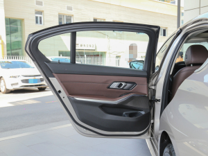 2022Ŀ 325Li M\b ܇T