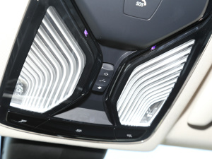 2022Ŀ 325Li M\b п؅^