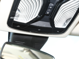 2022Ŀ 325Li M\b п؅^