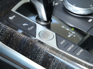 2022Ŀ 325Li M\b п؅^