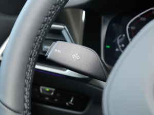 2022Ŀ 325Li M\b п؅^