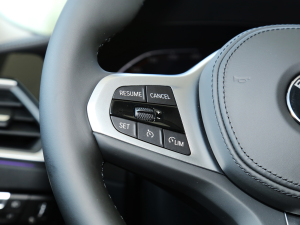 2022Ŀ 325Li M\b п؅^