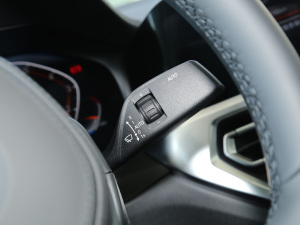 2022Ŀ 325Li M\b п؅^