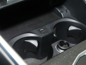 2022Ŀ 325Li M\b п؅^