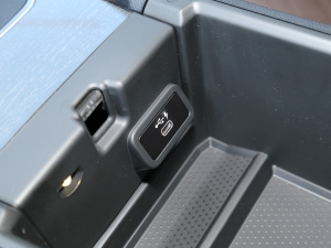 2022Ŀ 325Li M\b п؅^