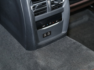 2022Ŀ 325Li M\b п؅^