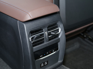 2022Ŀ 325Li M\b п؅^