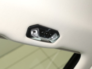 2022Ŀ 325Li M\b п؅^