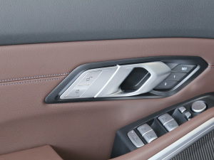 2022Ŀ 325Li M\b п؅^