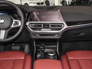 2022Ŀ 320Li M\b п_