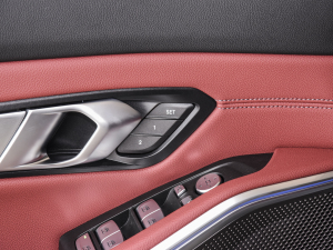 2022Ŀ 320Li M\b п؅^