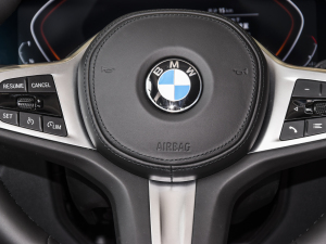 2022Ŀ 320Li M\b п؅^