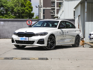 2022Ŀ 330Li xDrive M\ҹb ǰ45