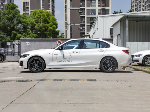 2022Ŀ 330Li xDrive M\ҹb ȣ