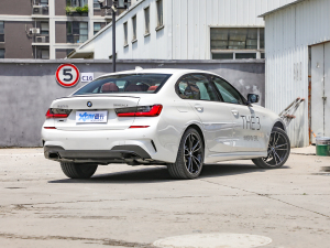 2022Ŀ 330Li xDrive M\ҹb Һ45