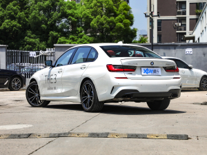 2022Ŀ 330Li xDrive M\ҹb 45