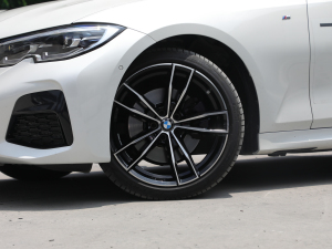 2022Ŀ 330Li xDrive M\ҹb ݆Ȧ