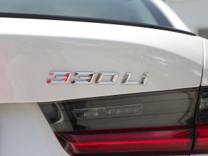 2022Ŀ 330Li xDrive M\ҹb ^