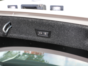 2022Ŀ 330Li xDrive M\ҹb g