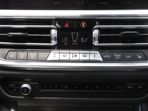 2022Ŀ 330Li xDrive M\ҹb {{