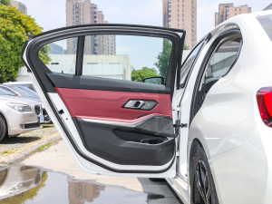 2022Ŀ 330Li xDrive M\ҹb ܇T