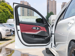 2022Ŀ 330Li xDrive M\ҹb {λ܇T