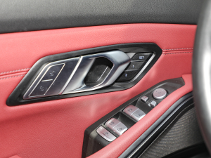 2022Ŀ 330Li xDrive M\ҹb п؅^